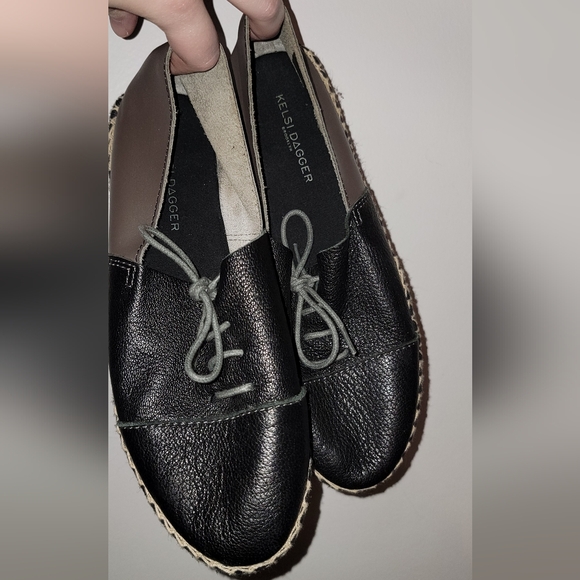 Leather flats - Picture 1 of 3